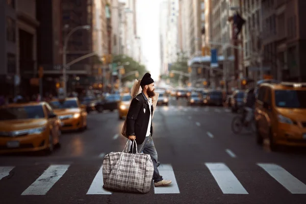 Vagrant with big bag — Stock Photo, Image