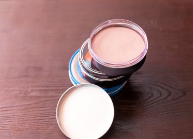 Yüz pudrası kümesi