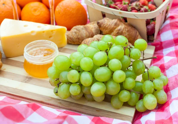 Verschiedene Produkte für Picknicks — Stockfoto