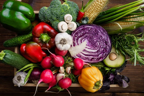 新鲜蔬菜设置在木板特写 顶部视图 有机素食 食品杂货 自然生态产品 健康生活方式 — 图库照片