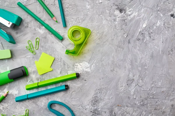 Papelería Oficina Tonos Verdes Fondo Mármol Accesorios Escolares Educativos Herramientas —  Fotos de Stock