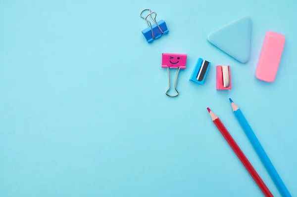 Bleistifte Clips Und Gummi Auf Blauem Hintergrund Bürobedarf Schul Oder — Stockfoto