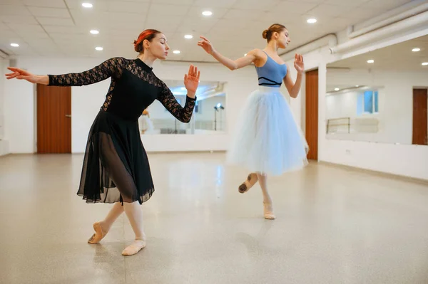 Choreograaf Werkt Met Jonge Ballerina Klas Ballet School Vrouwelijke Dansers — Stockfoto