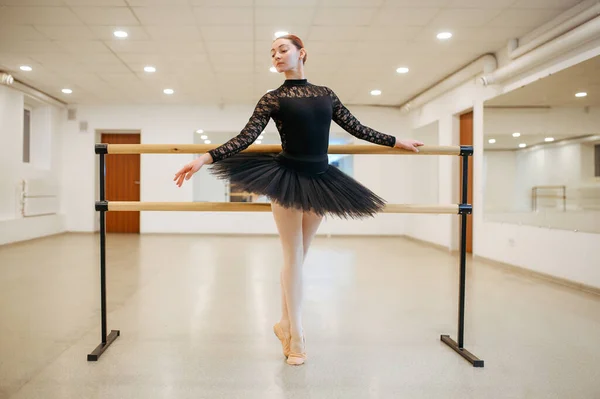 Ballerina Poseert Barre Klas Ballet School Vrouwelijke Dansers Choreografie Les — Stockfoto