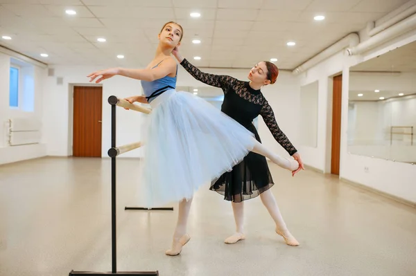 Master Repeteren Met Jonge Ballerina Klas Ballet School Vrouwelijke Dansers — Stockfoto