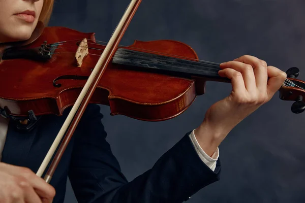 Жіночий Скрипаль Бантом Скрипкою Виступ Сцені Жінка Струнним Музичним Інструментом — стокове фото