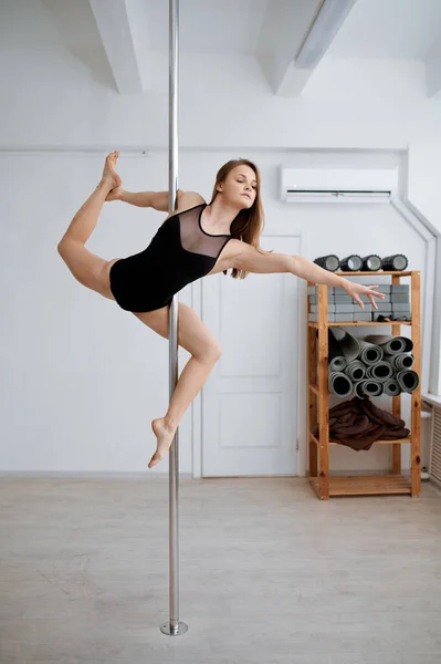 Sexy Frau Beim Pole Dance Workout Unterricht Mädchen Mit Perfektem — Stockfoto