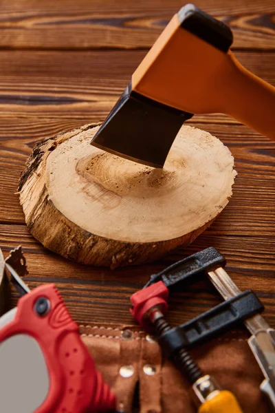 Axe on stump, measuring tape and vise, instrument — Stock Photo, Image