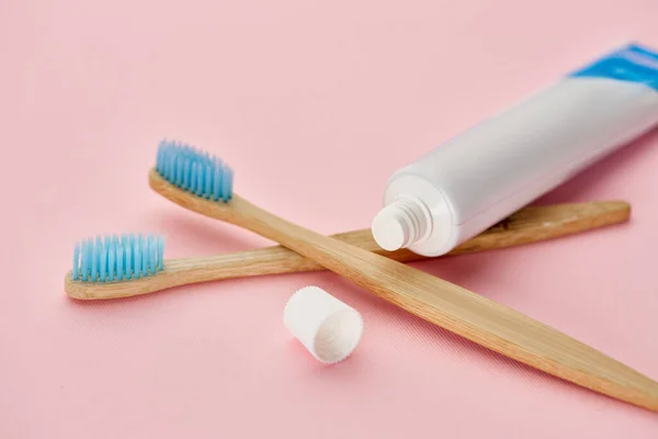 Oral Care Products Two Toothbrushes Toothpaste Pink Background Nobody Morning — Stock Photo, Image