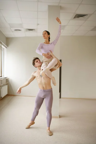 Couple Ballet Dancers Dancing Action Ballerina Partner Training Class Dance — Stockfoto