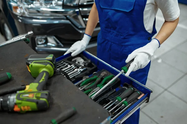 Female Worker Stands Toolbox Car Service Vehicle Repairing Garage Woman — Stock Photo, Image