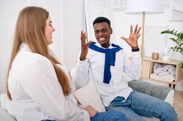 Happy Love Couple Talking Sofa Home Cheerful Man Woman Leisure — Stock Photo, Image
