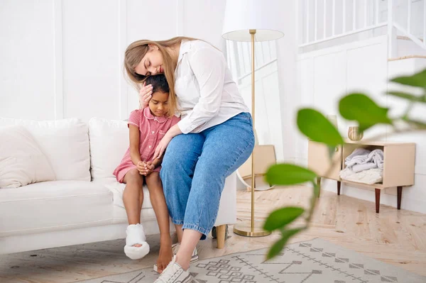 Mother Feels Sorry Her Little Daughter Sofa Living Room Mom — Stock Photo, Image