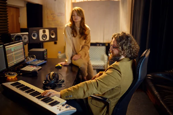 Male producer and female singer, recording studio — Stock Photo, Image