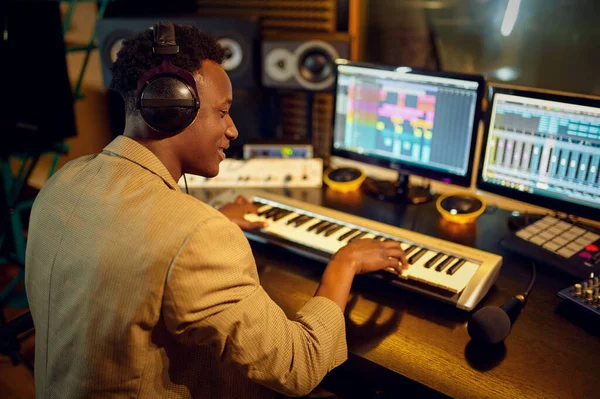 Male dj listening a record, recording studio — Stock fotografie