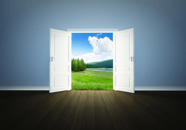 Nature behind door — Stock Photo, Image