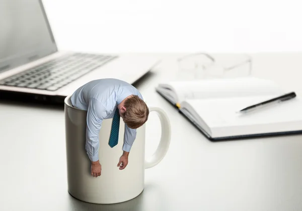 Hombre cansado en taza blanca —  Fotos de Stock