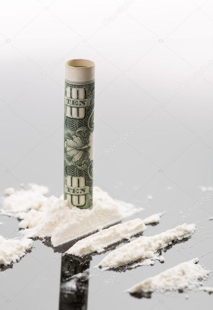 Cocaine and 10 dollars note