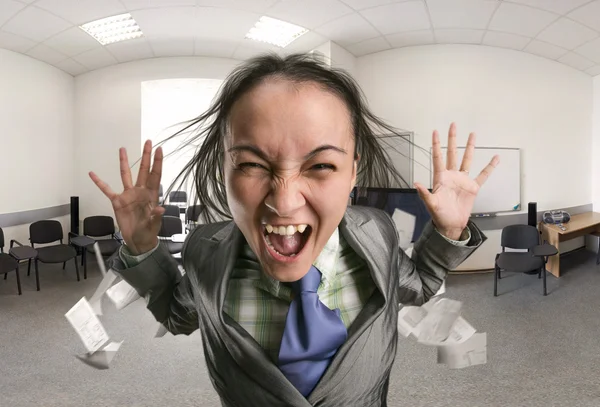 Frau im Büro — Stockfoto