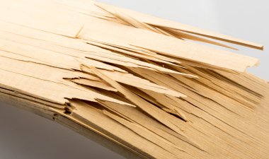 kırık ahşap plakalar