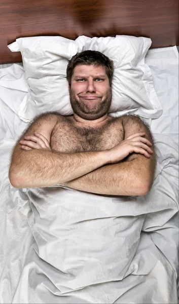 Людина в ліжку — стокове фото