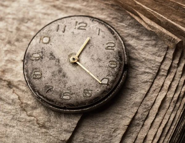 Clock on  manuscript — Stock Photo, Image