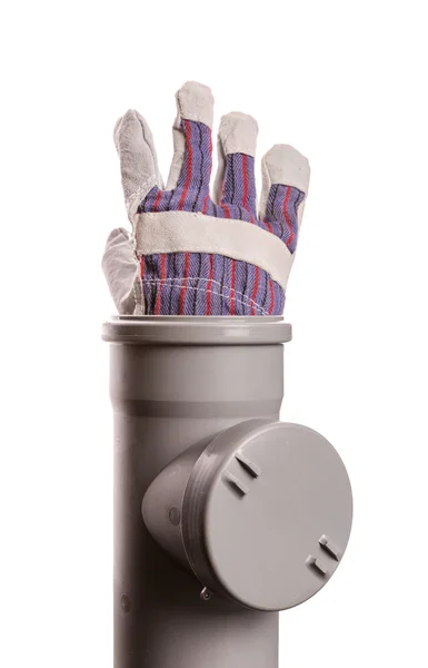 Будівельна рукавичка в ґрунтовій трубі на білому — стокове фото