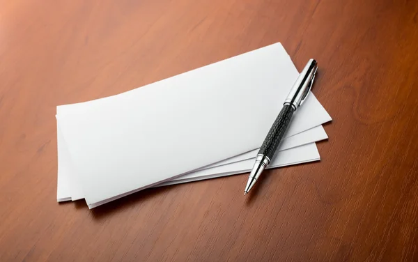 Ручка и письма — стоковое фото