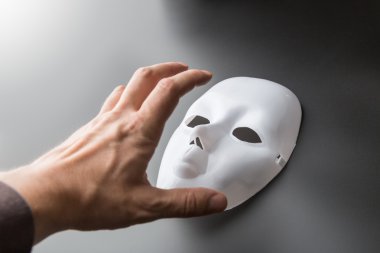 İnsan eli al maskesi