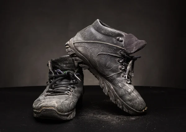 Stare zużyte buty — Zdjęcie stockowe