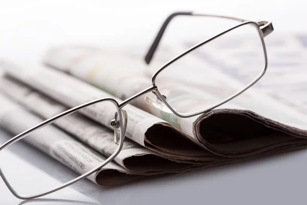 Glasses on the newspapers — Stock Photo, Image