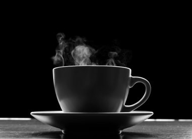 Fincan siyah sıcak sıvı ile