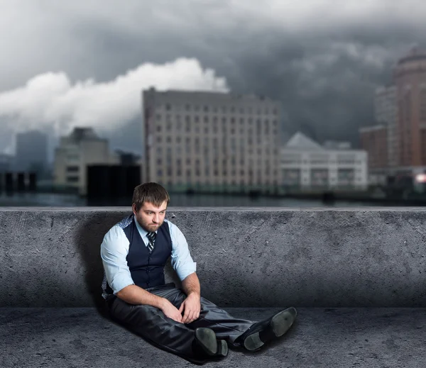 Depressiver Mann auf dem Boden — Stockfoto