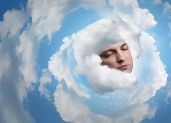 Le visage de l'homme dans les nuages — Photo