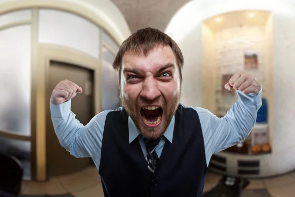 Empresario gritando en la oficina — Foto de Stock