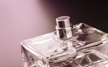 Parfüm şişesi closeup