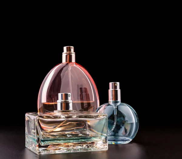 Drie flessen van parfums — Stockfoto