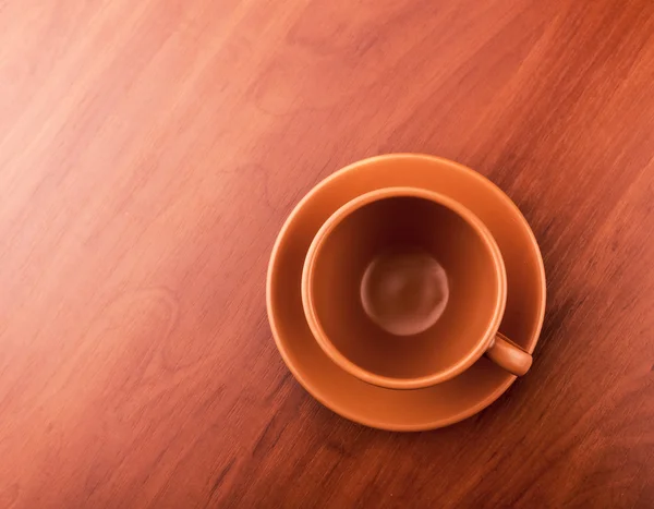 Lege cup op tafel — Stockfoto