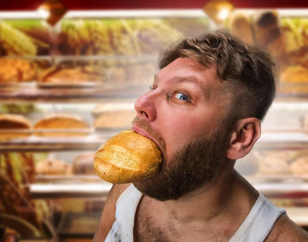 Homem comer um pouco de pão — Fotografia de Stock