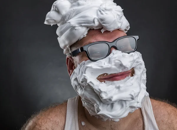 Homem com espuma de barbear rosto coberto — Fotografia de Stock