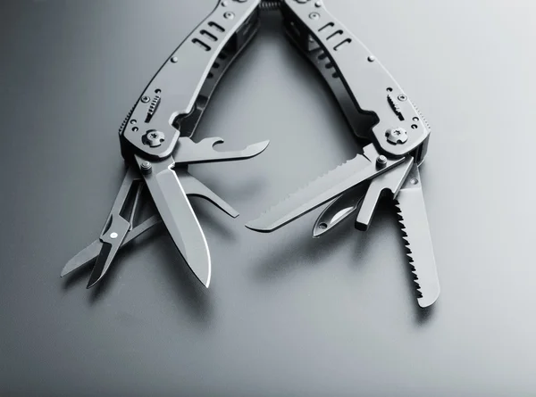 Couteau multi-outils ouvert — Photo