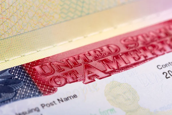 Американская виза в паспорте — стоковое фото