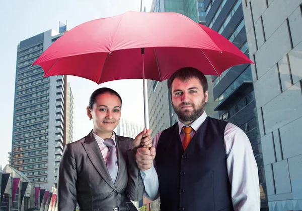 Equipo de negocios bajo paraguas — Foto de Stock