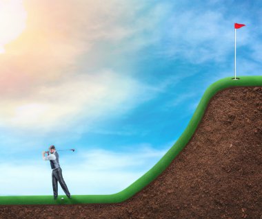 Golf oynarken işadamı