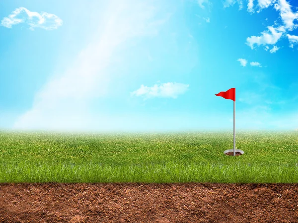 Τρύπα του γκολφ με κόκκινη σημαία — Φωτογραφία Αρχείου