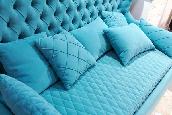 Sofá azul moderno — Fotografia de Stock