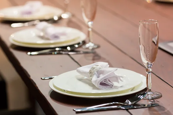 Pöytä päivällinen — kuvapankkivalokuva