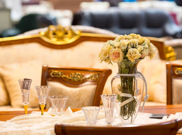 Served table with flowers — Stock Photo, Image