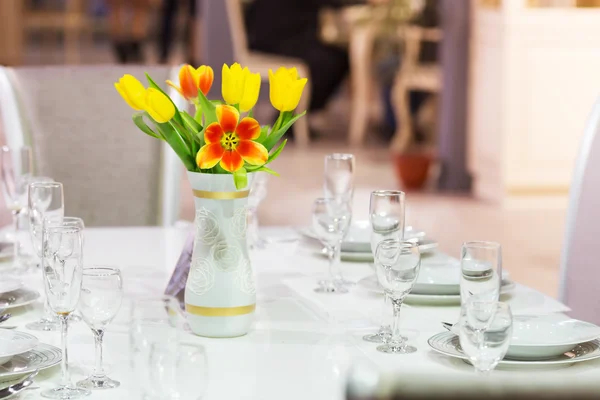 Served table with tulips — Stock Photo, Image