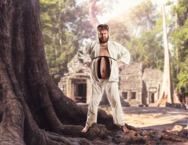 Şişman karate avcı